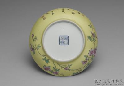 图片[3]-Dish with flowers in yellow ground of falangcai painted enamels, Qing dynasty, Yongzheng reign (1723-1735)-China Archive